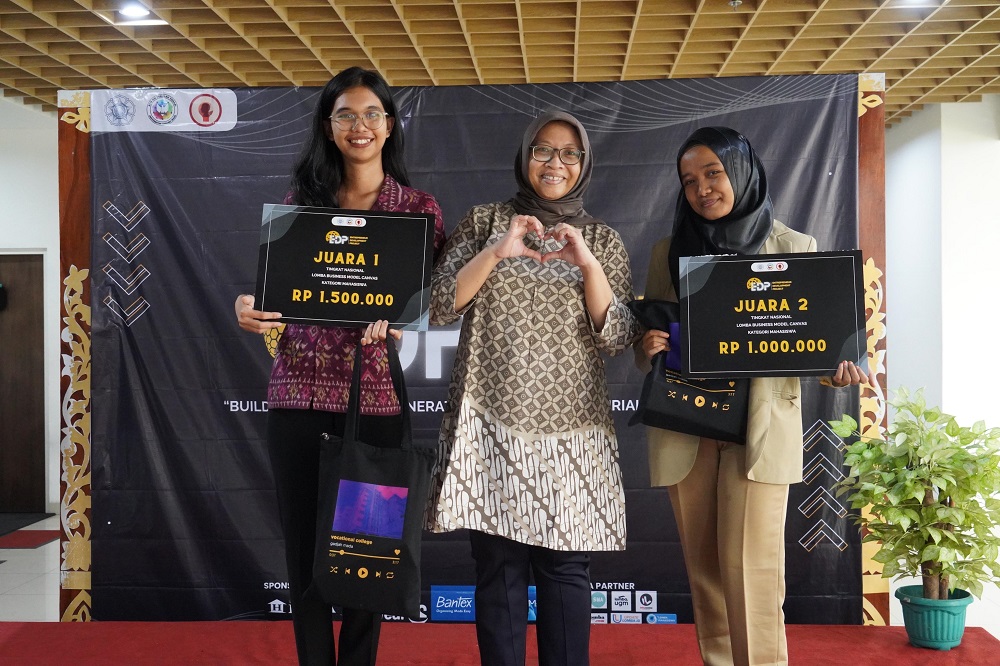 Ni Made Nami Krisnayanti wins first place in the Entrepreneur Development Project 2023.
