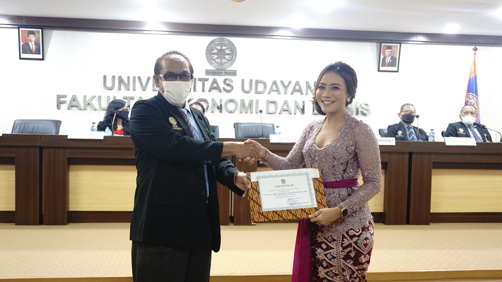 DOCTORAL PROMOTION ASSEMBLY I Gusti Ayu Made Agung Mas Andriani Pratiwi, SE., M.Si DOCTORAL STUDY PROGRAM OF ECONOMIC SCIENCES UDAYANA UNIVERSITY OF ECONOMICS AND BUSINESS FACULTY