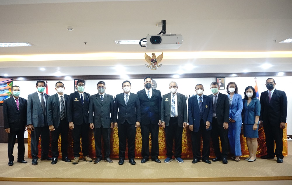 The Doctoral Promotion Session of the Management Science Doctoral Study Program, Faculty of Economics and Business, Udayana University was held Offline