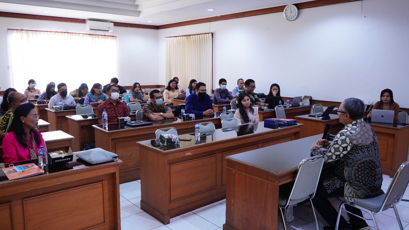 WORKSHOP INTRODUCTION TO PROFESSION, CERTIFICATION, AND LICENSE IN THE FIELD OF SCIENCE EMBA DOCTORAL ACCOUNTING PROGRAM FEB UNUD