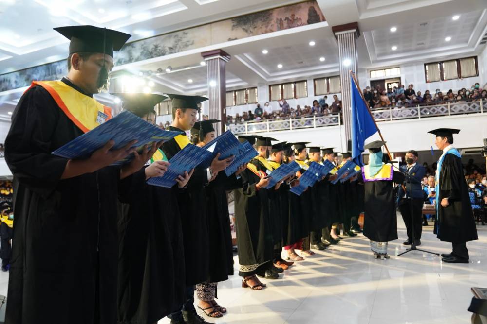 Udayana University Released 1,391 Graduates At the 149th Graduation, 631 of them won Cum Laude Predicate